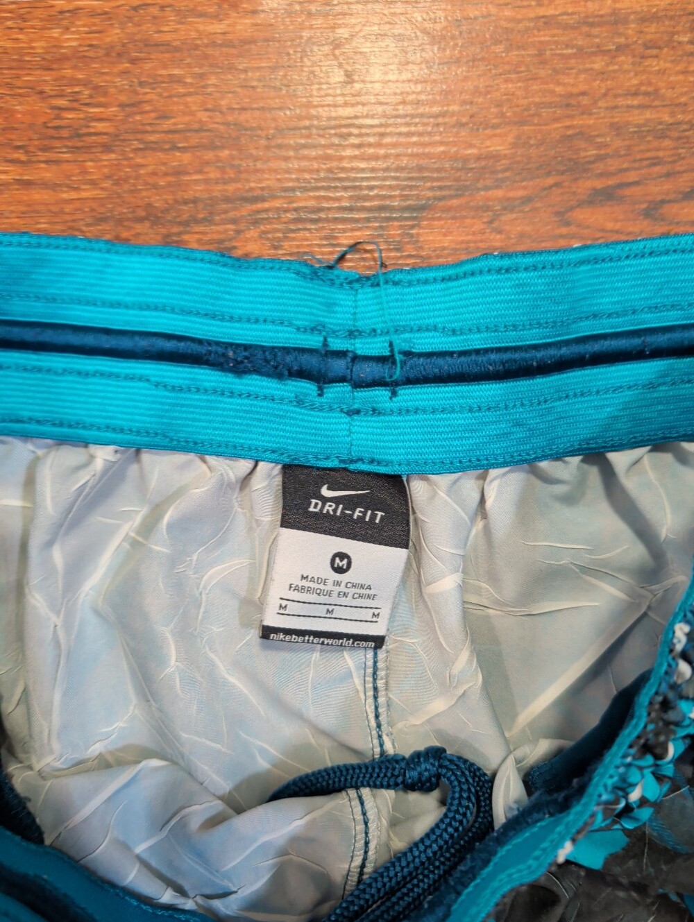 Nike Men’s Medium Black & Teal Patterned Dri-Fit Shorts - Picture 4 of 6